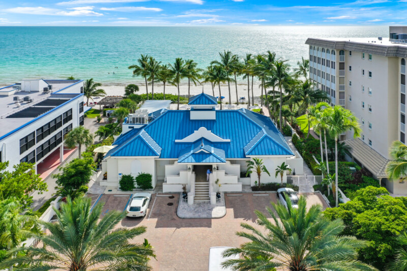Floridian Beach Club at Vanderbilt Beach